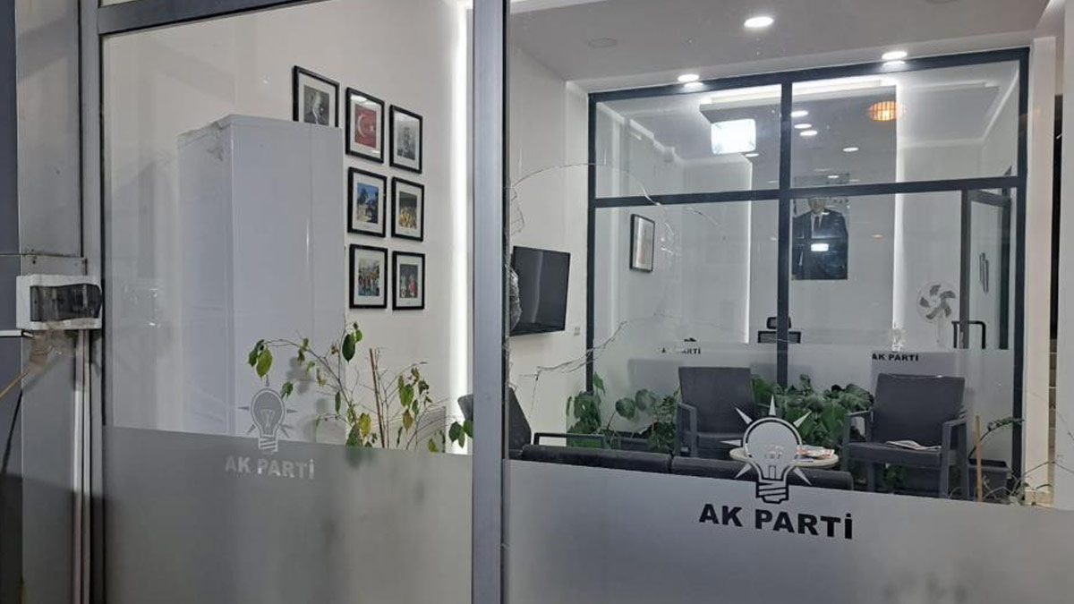 AK Parti Muğla il binasına taşlı saldırı