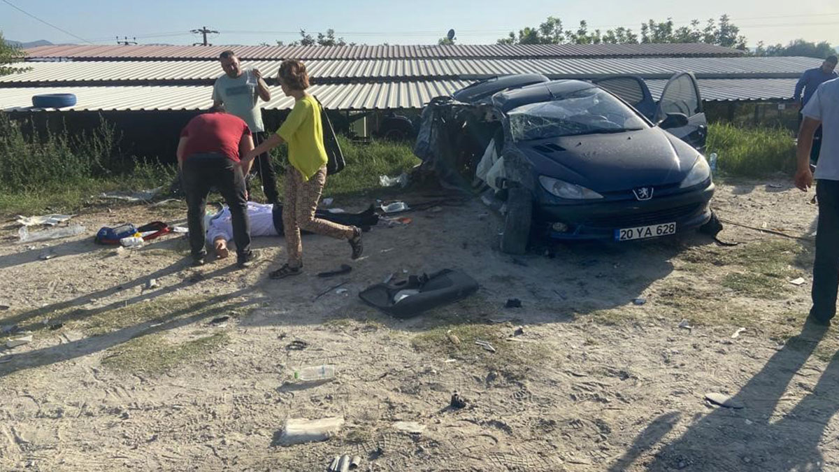 Aydın'da kamyon otomobili biçti: 1'i ağır 3 yaralı