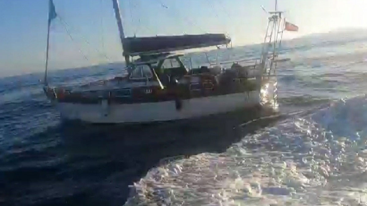 Yelkenli tekneden kaçak göçmen fışkırdı