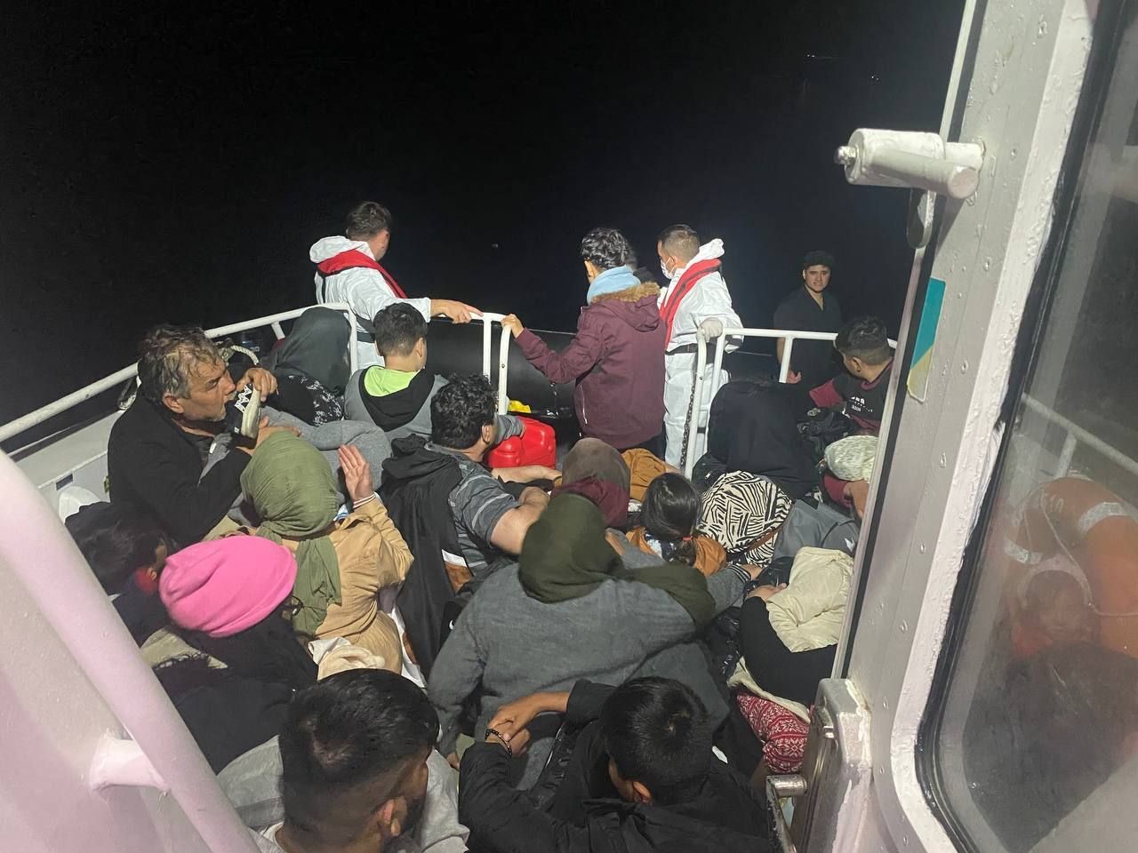 Çanakkale'de 121 kaçak göçmen yakalandı, 40 kaçak göçmen kurtarıldı