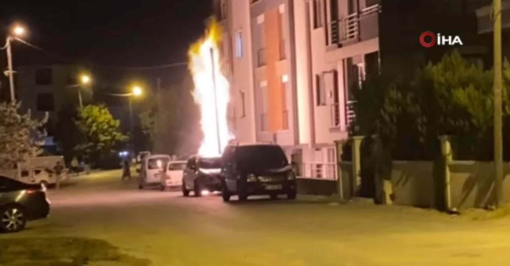 İstanbul'da doğal gaz kutusu alev alev yandı