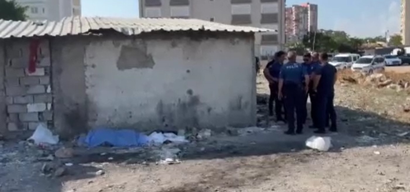 Antalya'da boş arazide erkek cesedi bulundu