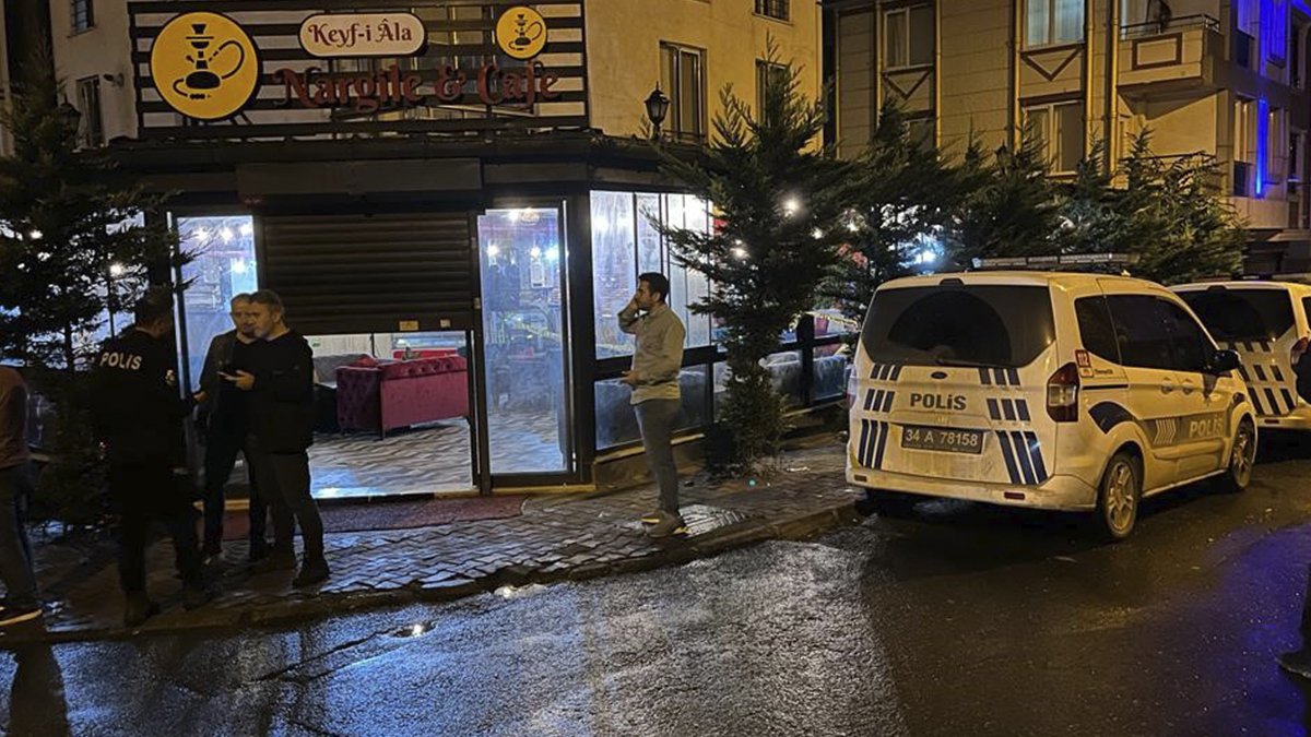 Başakşehir'de kafede silahlı dehşet; 1 ölü