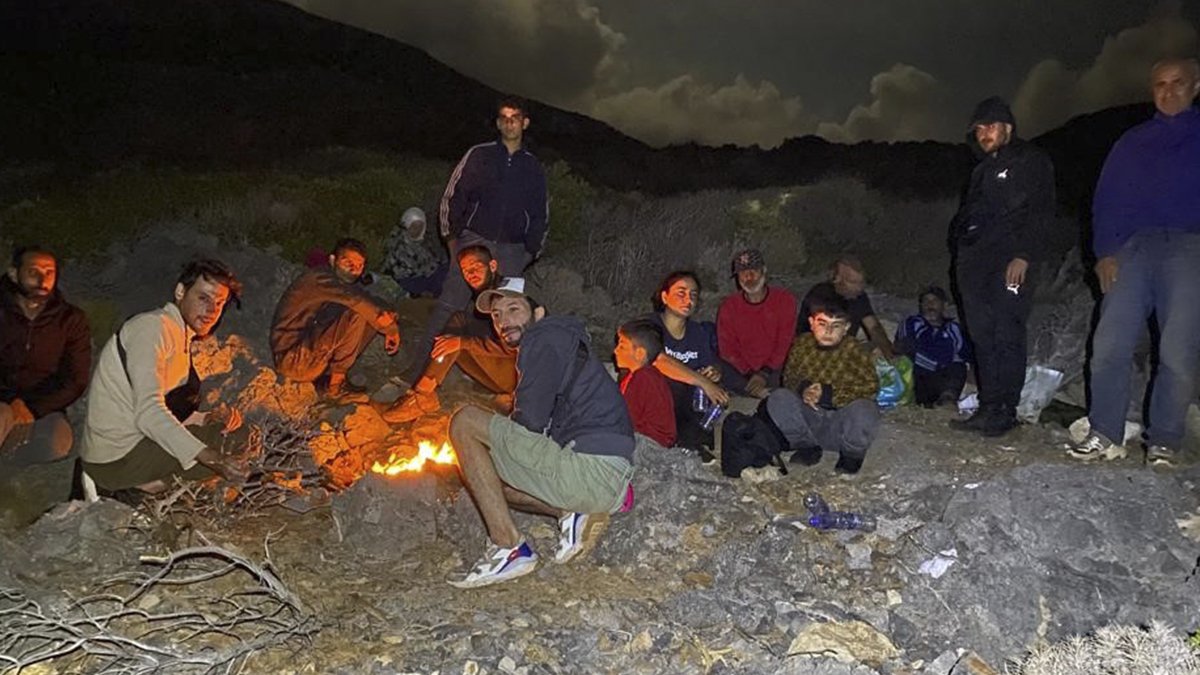 Muğla'da 15 kaçak göçmen kurtarıldı