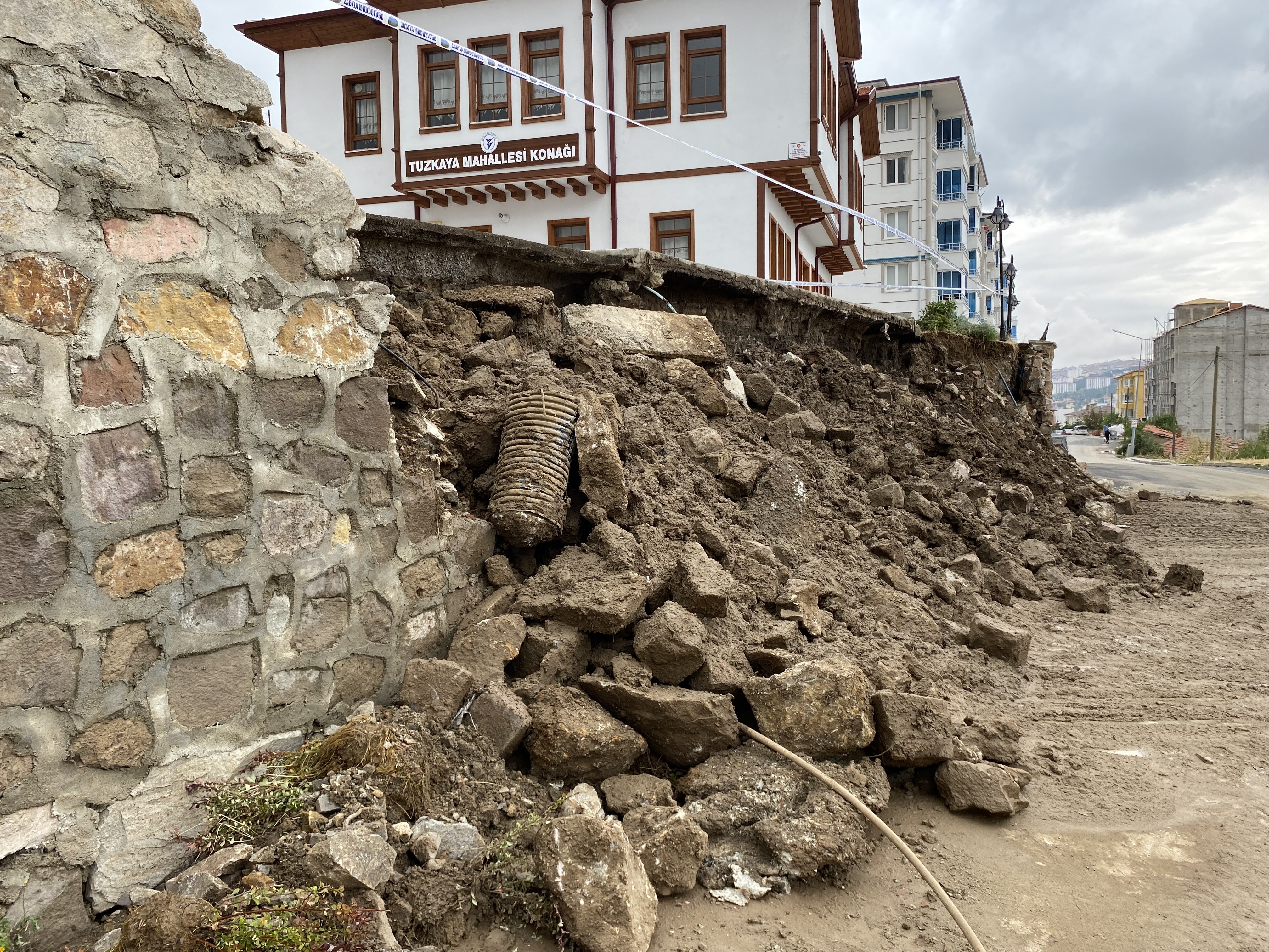 Yozgat'ta istinat duvarı çöktü