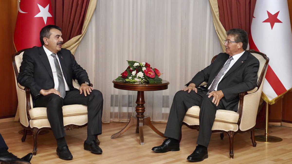 Bakan Tekin KKTC Başbakanı Üstel ile görüştü