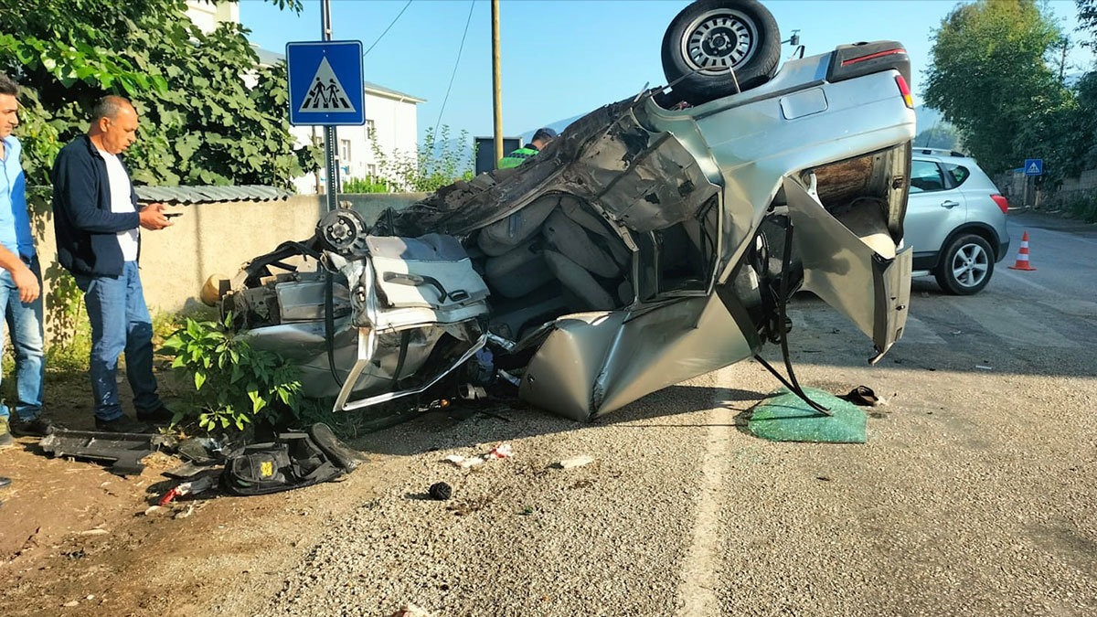 Osmaniye'de otomobiller kafa kafaya çarpıştı: 3 yaralı
