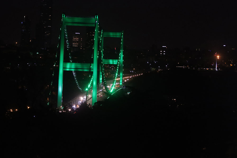 İstanbul'da köprüler yeşile büründü