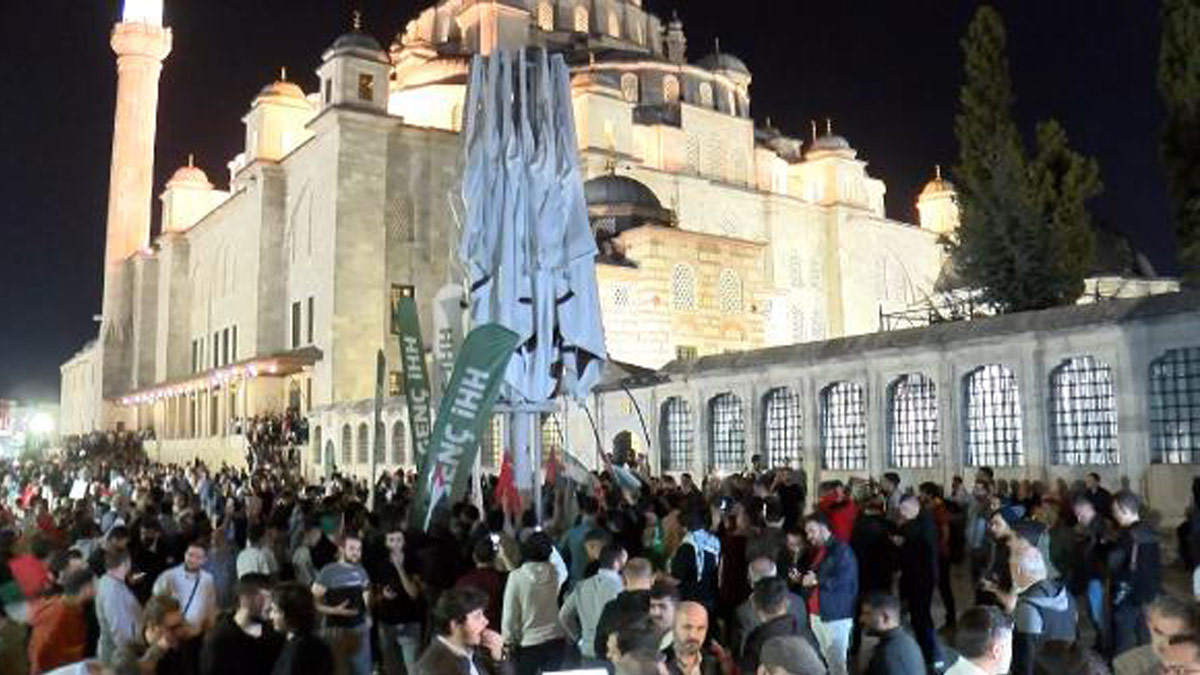 Fatih'te binlerce kişi Filistin'e destek için buluştu