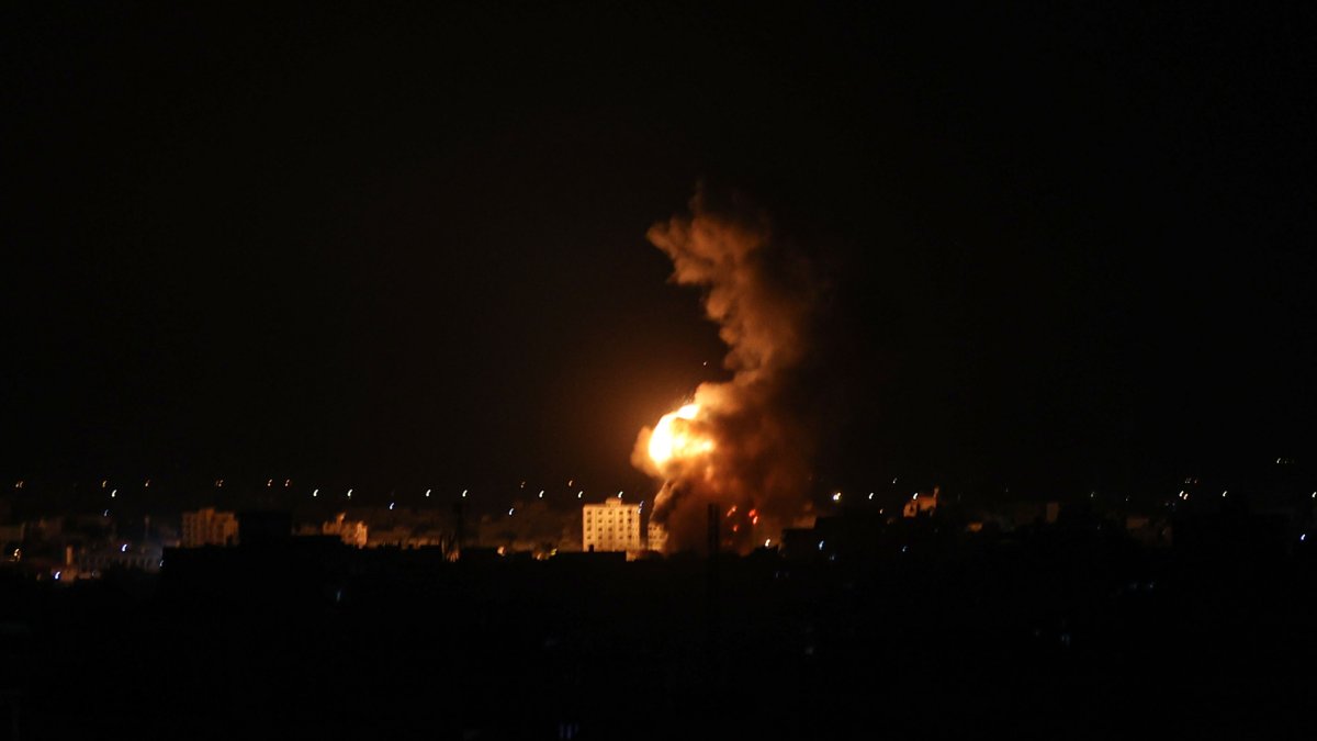 Hamas güçlerinden İsrail'e roket bombardımanı