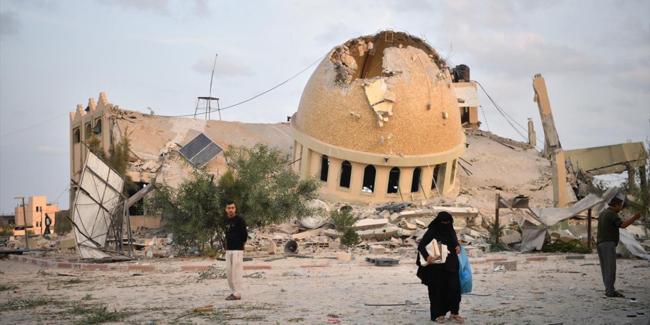 İsrail camiyi vurdu