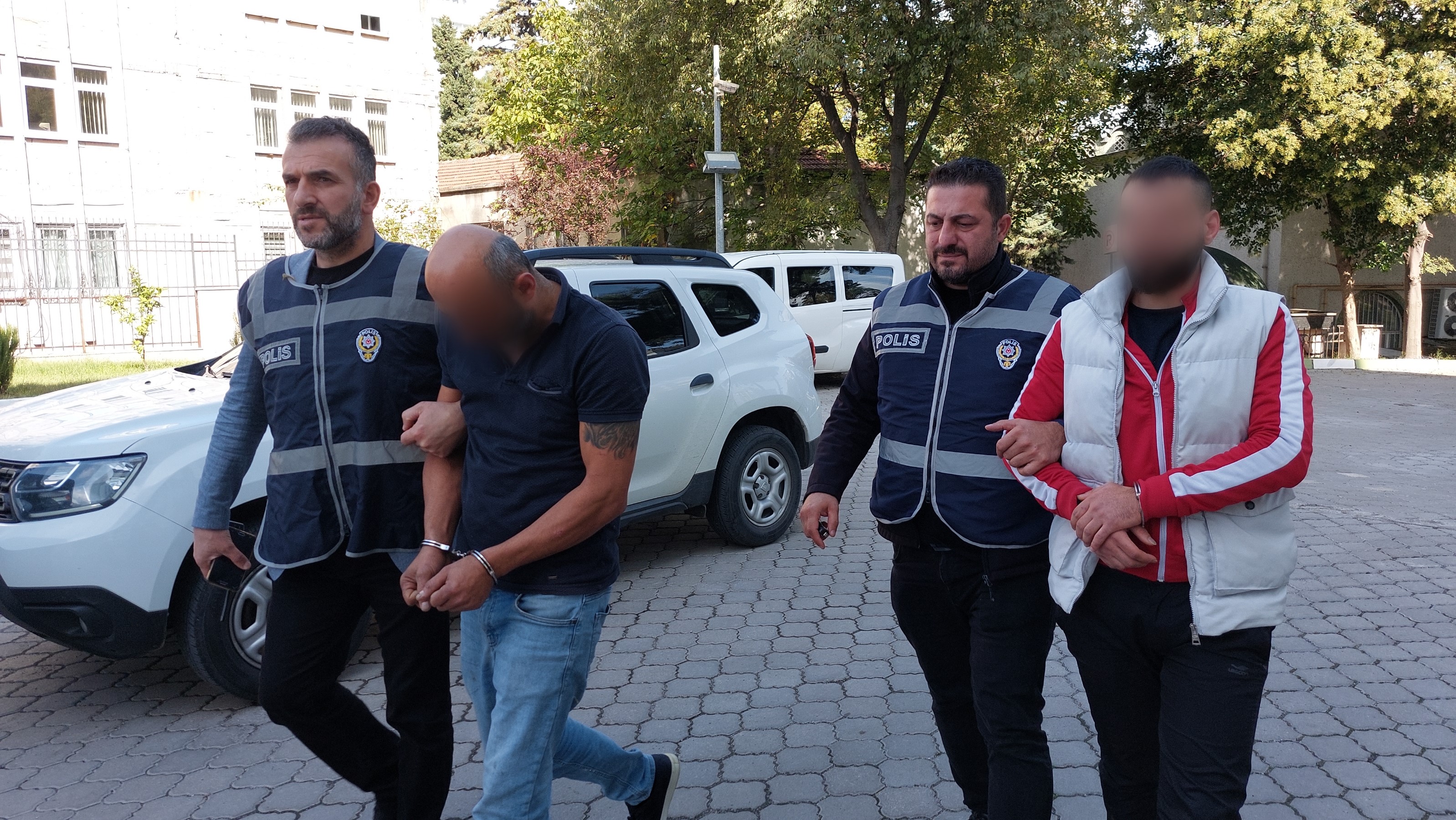 Samsun'da 4 iş yerinden hırsızlık yapan 2 kişi yaralandı
