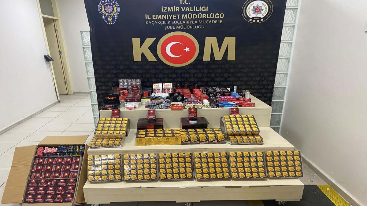 İzmir'de düzenlenen kaçakçılık operasyonlarında 25 kişi gözaltına alındı