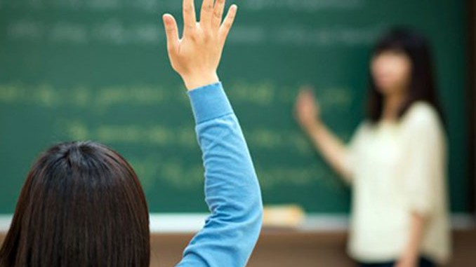 Sahte öğretmen kendini ihbar etti