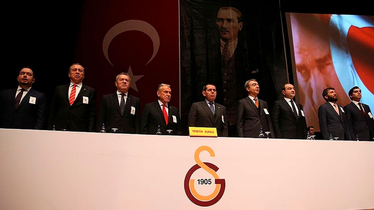 Galatasaray'da yönetim kurulu ibra edildi