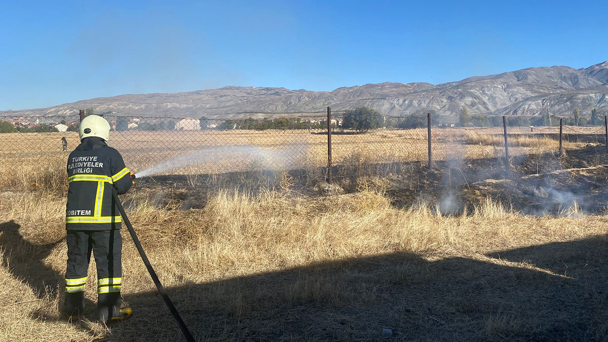 Erzincan’da arazi yangını