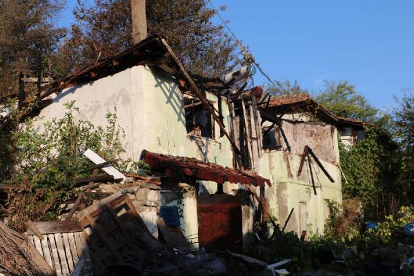 Samsun'da 2 ayrı yangın: 1 kişi öldü, 3 ev kül oldu
