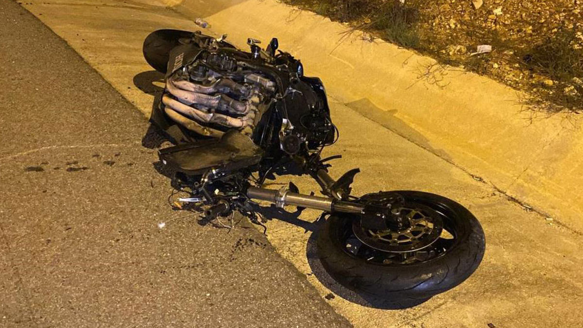 Tıra çarpan motosikletli genç hayatını kaybetti