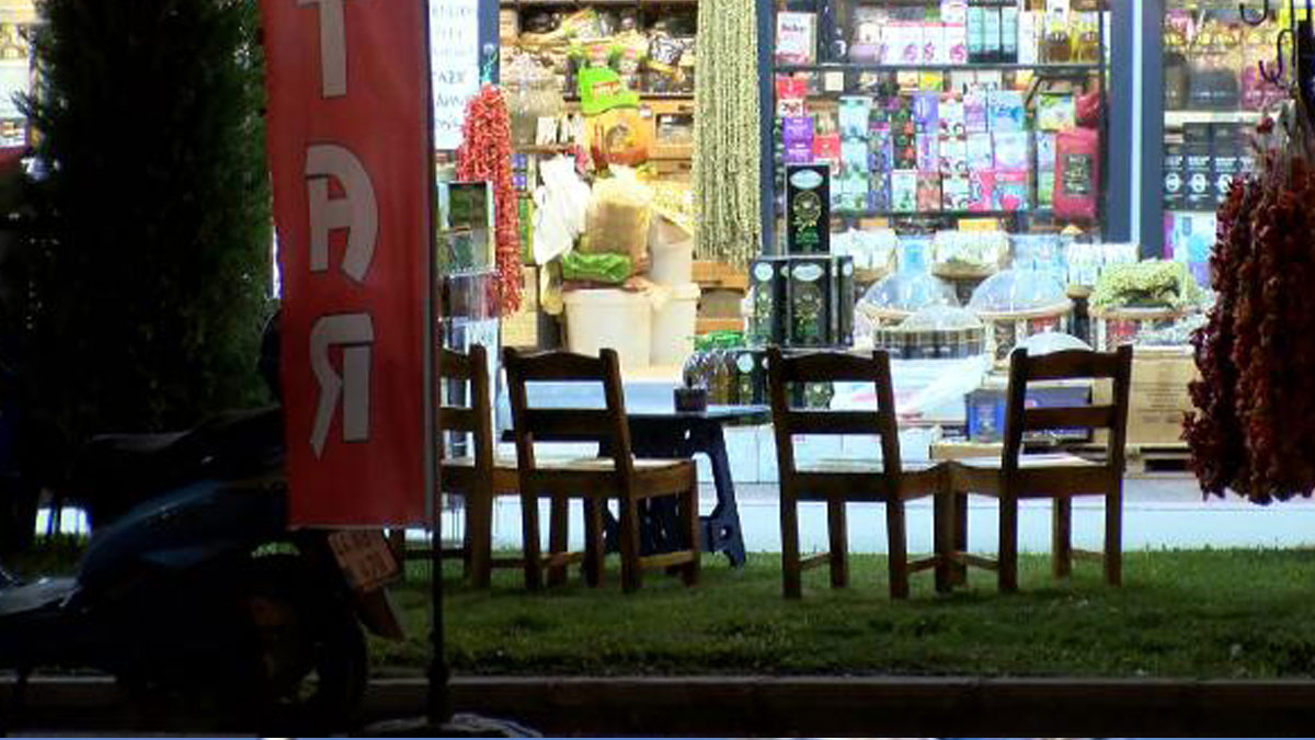 Yolun karşısına çay taşırken otomobilin çarpmasıyla öldü