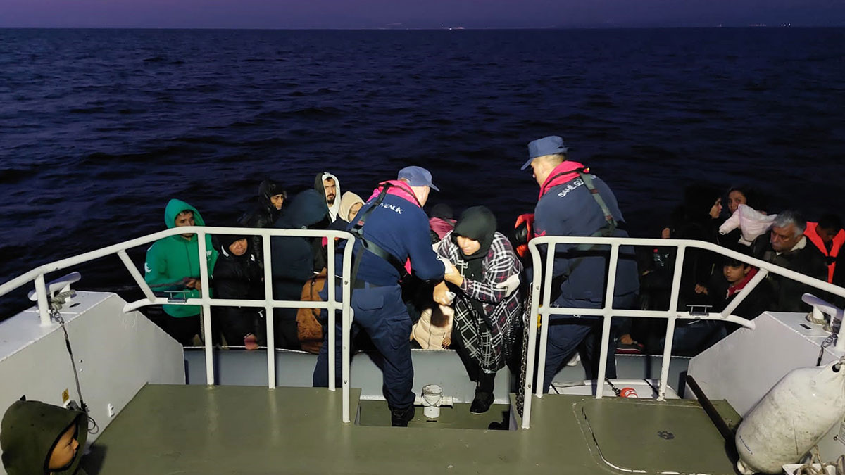 Balıkesir'de onlarca kaçak göçmen kurtarıldı