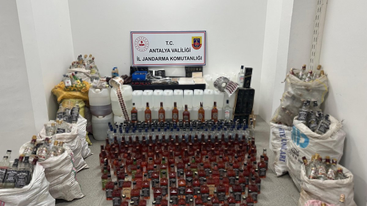 Antalya'da kaçak alkol operasyonu