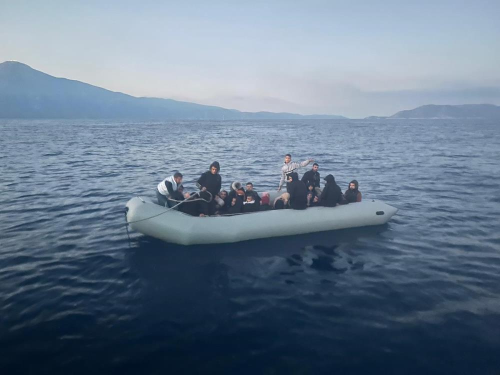 Kuşadası’nda 58 kaçak göçmen kurtarıldı