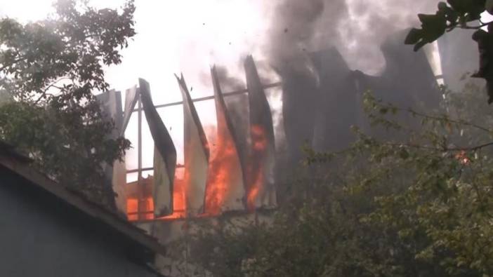 Küçükçekmece’de büyük yangın; 4 ev boşaltıldı
