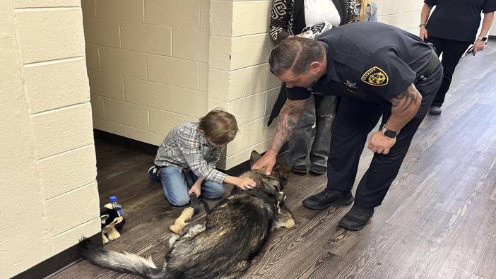 Kanser hastası K9 köpeği polislerin selamlama kıtasıyla uğurlandı