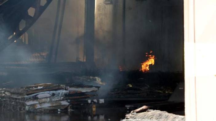 Kayseri'de yatak ve baza fabrikasında yangın: 1 yaralı