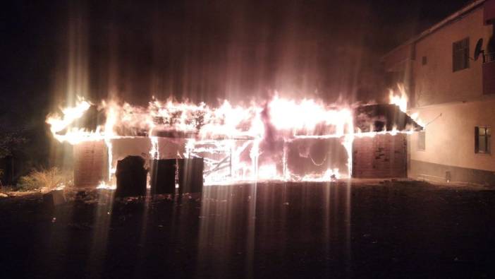 Düğün salonu deposunda yangın çıktı: Alevleri sürücüler fark etti