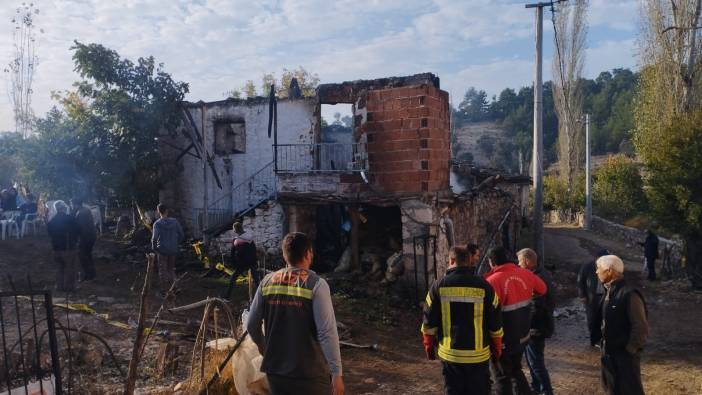 Evde çıkan yangın yaşlı kadını hayattan kopardı