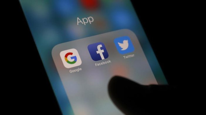 Günde 4 saat sosyal medyada geçiriliyor