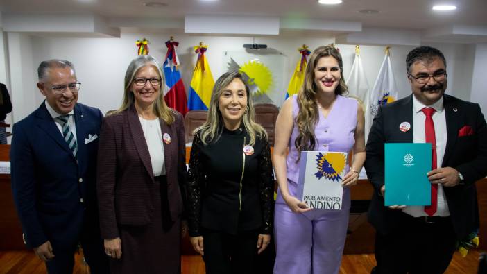 Cumhuriyet'in 100. yılı nedeniyle And Parlamentosu’nda özel oturum düzenlendi