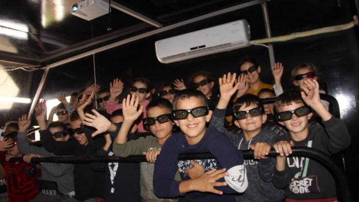 Cizre'de öğrenciler ilk defa 3D sinema ile tanıştı