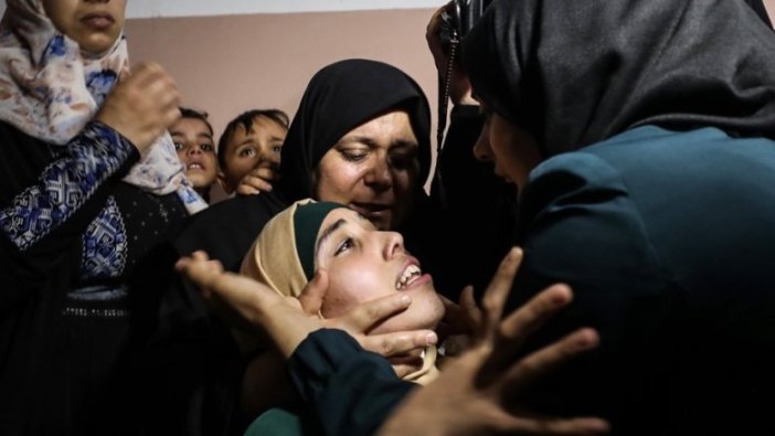 Gazze şehitlerini uğurladı