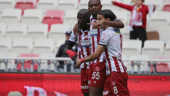 Sivassporlu futbolcu ilk gol sevincini yaşadı