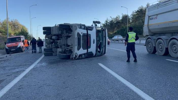 Şile Otoyolu'nda TIR otomobile çarptı: 2 yaralı