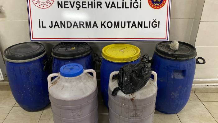 İş yerinde yapılan aramalarda 400 litre kaçak alkol bulundu