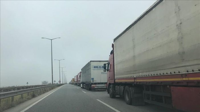 Kapıkule'de tır kuyruğu 12 kilometreyi buldu