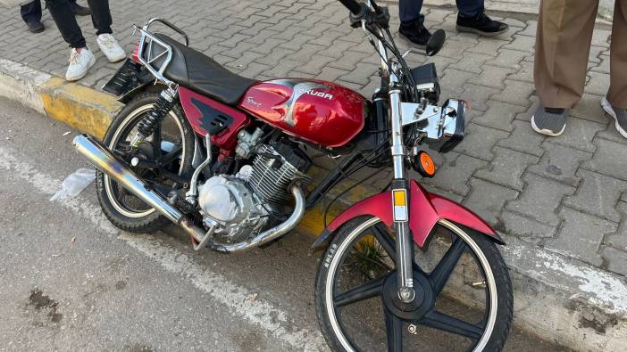 Sinop'ta motosiklet kazası kamerada: 2 yaralı