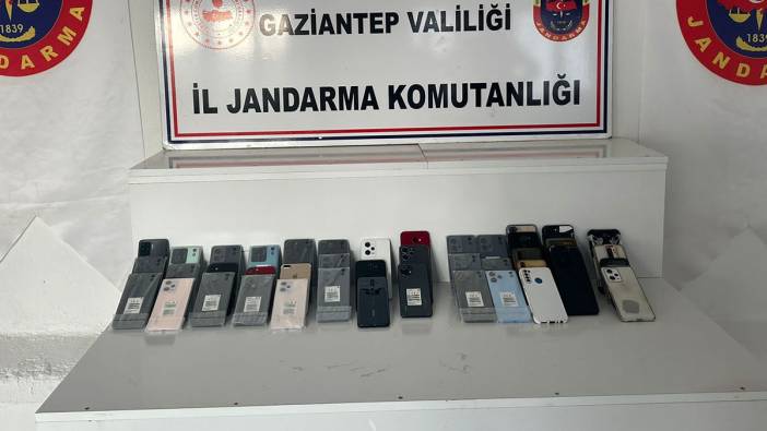 Onlarca adet kaçak telefon ele geçirildi