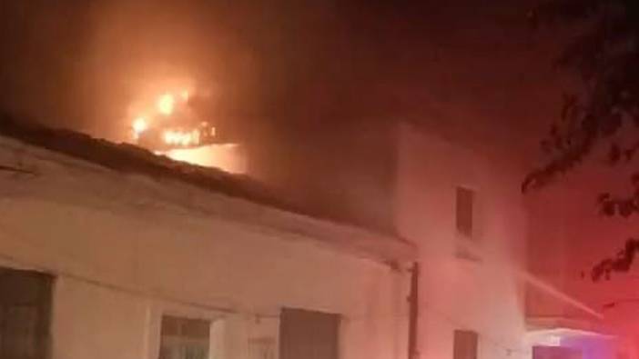 Milas’ta yıldırım düşmesi sonucu bir ev yandı