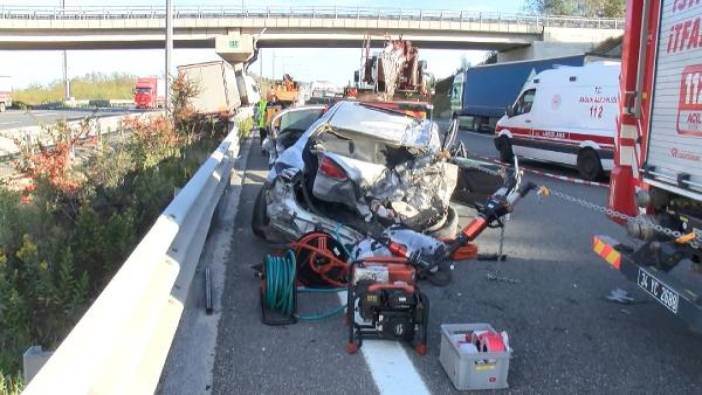 Kuzey Marmara Otoyolu'nda TIR otomobile çarptı: 1 ölü, 4 yaralı