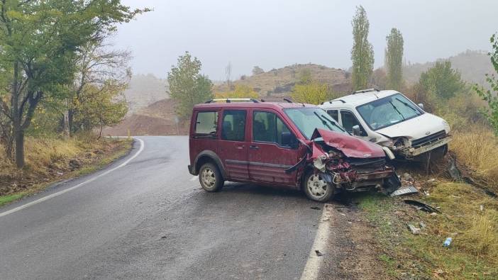 Adıyaman'da iki hafif ticari araç çarpıştı: 9 yaralı
