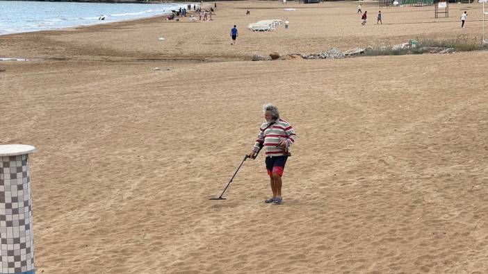 Turistlerin çekildiği plaj define avcılarına kaldı: "Ne bulursak kar"