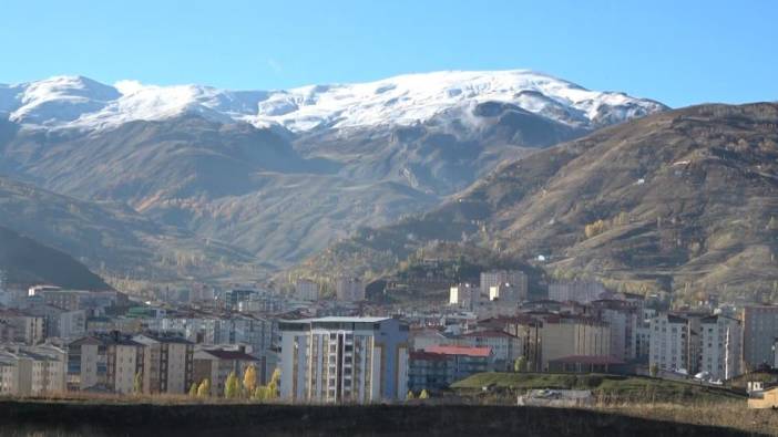 Muş'un yüksek kesimlerindeki köyler beyaza büründü