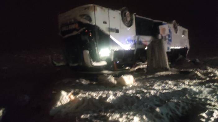 Bingöl'de otobüs devrildi 22 yaralı