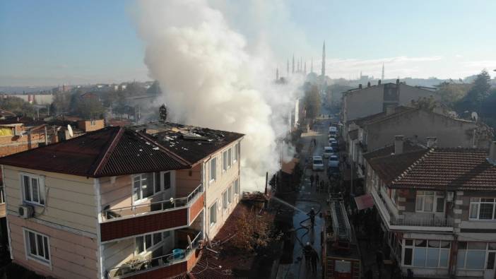 Edirne'de yangın 3 katlı binaya sıçradı
