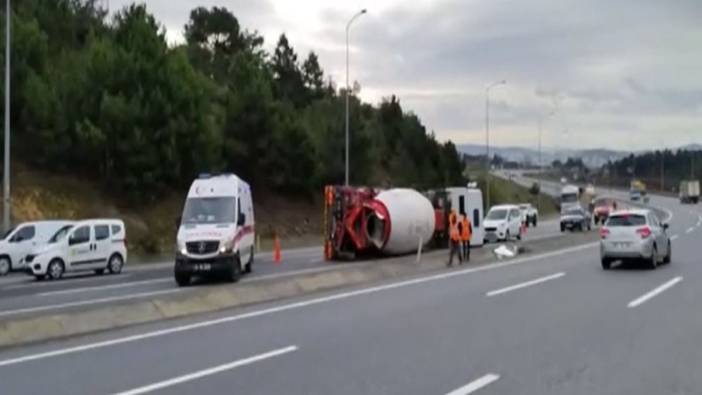 Çekmeköy'de beton mikseri devrildi