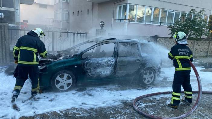 Kırklareli'de park halindeki otomobil alev aldı